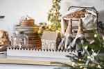 27630-14 Hus til fyrfadslys Stillenat Gingerbread dørkrans fra Ib Laursen ved nisse julekalender - Tinashjem
